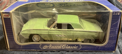 1/18   1963  FORD  THUNDERBIRD  HARDTOP IN  LIGHT GREEN  , ANSON # 30334