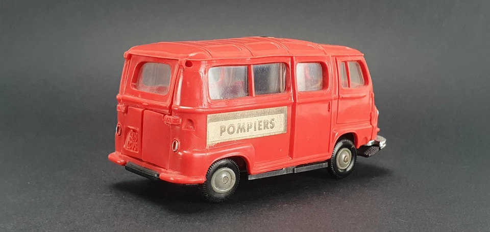 ANCIEN NOREV # 94 - RENAULT ESTAFETTE POMPIERS CLIGNOTANTE - PLASTIQUE - Photo 2/4