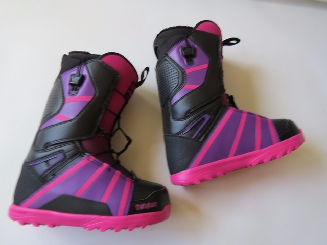 32 86 ft snowboard boots