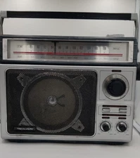 Vintage Realistic 12-650 AM FM Plug In Battery Long Range Portable Radio *Read