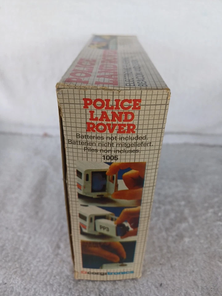 Corgi 1005 Corgitronics Land Rover Police Working Lights & Siren.Made in UK 1982 - Image 2 of 4