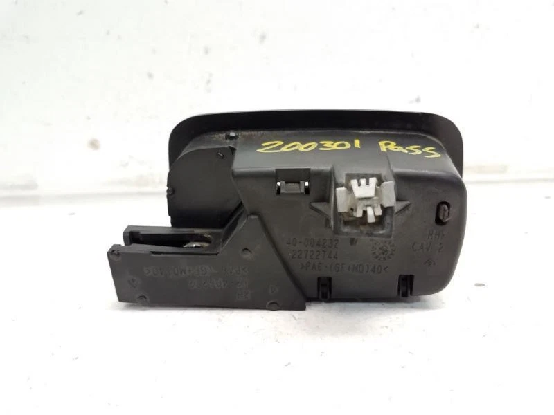 Chevrolet Cobalt 2007 pasajero manija de puerta interior delantera derecha - cromada Foto 2 de 3