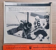 1986 AP LaserPhoto Hockey Hartford Whalers Ray Ferraro Penguins Roberto Romano