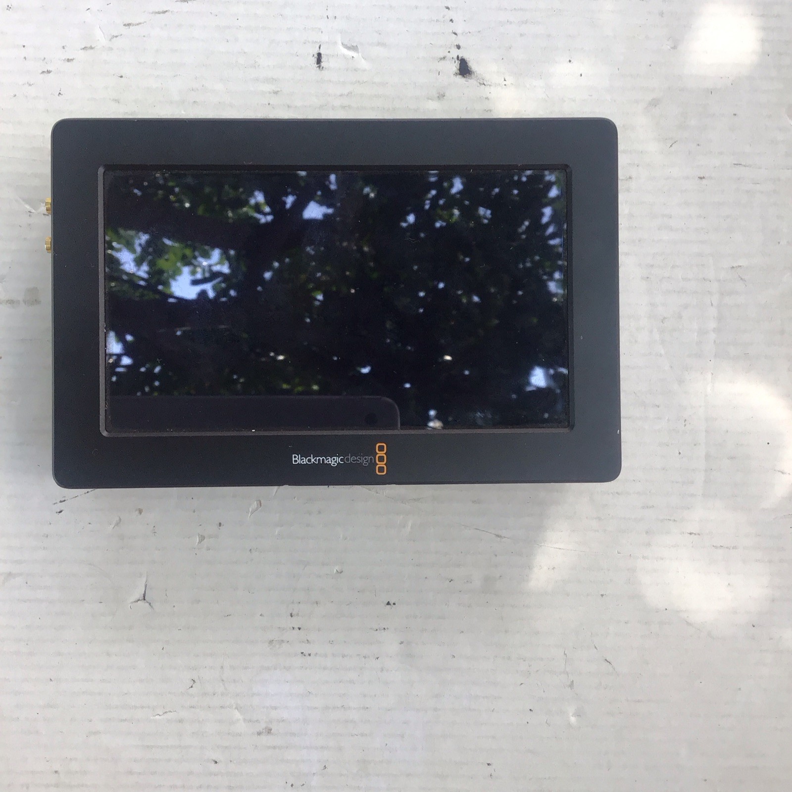 BLACKMAGIC DESIGN SDI MONITOR DOES NOT TURN ON. SOLD AS-IS, NO RETURN.