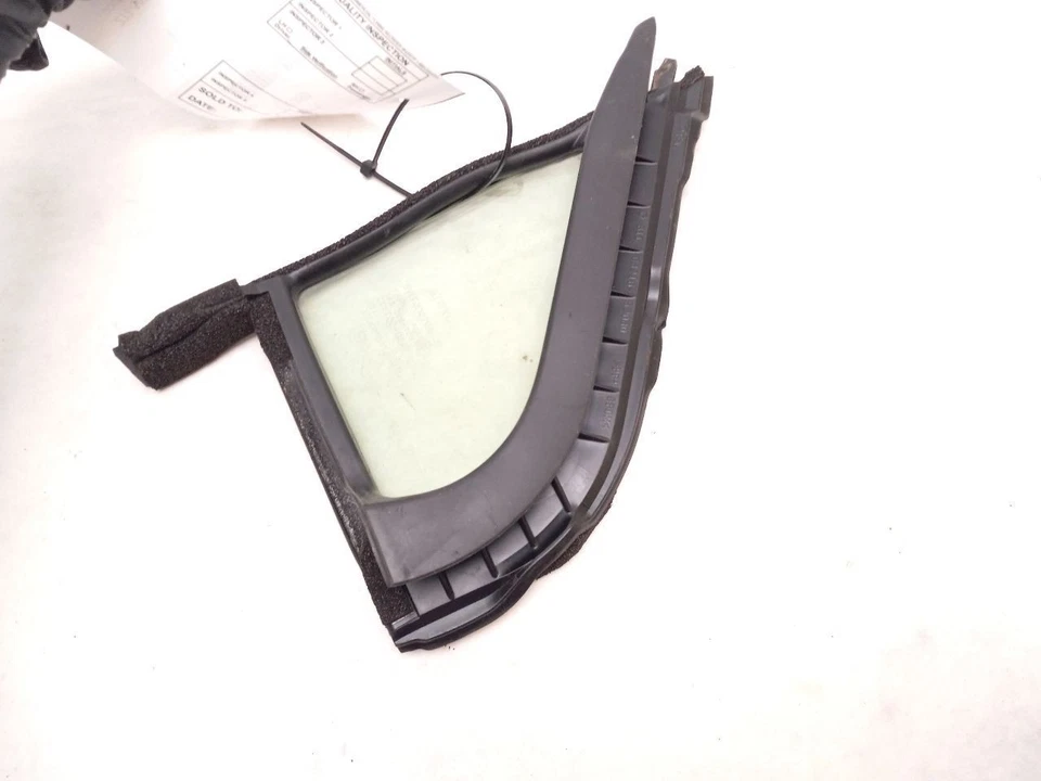 ПЕРЕДНЯЯ ЛЕВАЯ ДВЕРЬ УГЛОВАЯ ВЕНТИЛЯЦИОННАЯ ЧЕТВЕРТЬ СТЕКЛА подходит для TOYOTA PRIUS C 2012 - 2019 OEM - Изображение 4 из 4