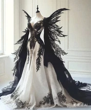 Luxury Gothic Wedding Dress Long Sleeve V-Neck Applique Bride Gown Without Wings