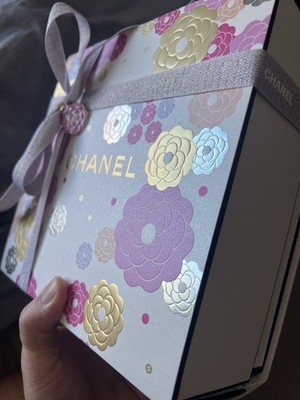 Chanel Beauty Mother display picture 1