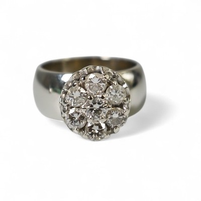 Modischer Damenring Diamant 7 Diamanten 0,91 Karat T.W. 14 Karat Weißgold (JBC004949)