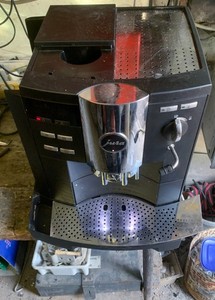 Kaffeevollautomat JURA Typ: 647; defekt Ersatzteilspender