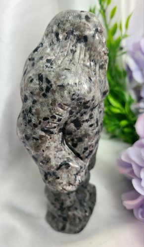 Seltene 6,2 Zoll 1,10 Pfund Yooperlite Bigfoot Sasquatch Kristall Steinschnitzerei Statue - Bild 16 von 18
