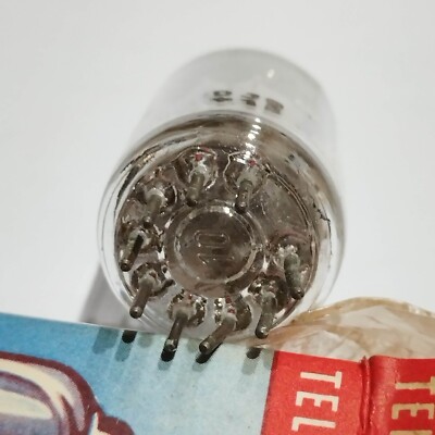 Tube électronique PCC88 RTC - NOS (Neuf, Jamais Utilisé) - Fabriqué En France - Inscriptions Partiellement Effacées