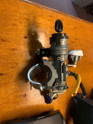 2010 - 2013 KIA SOUL manual trans — ignition switch w/key column cover and lock - Picture 7 of 10