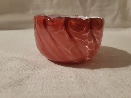 Mtarfa Glass Dish Bowl Pink And White Swirl With Sticker And Marked On Base - Picture 4 of 8