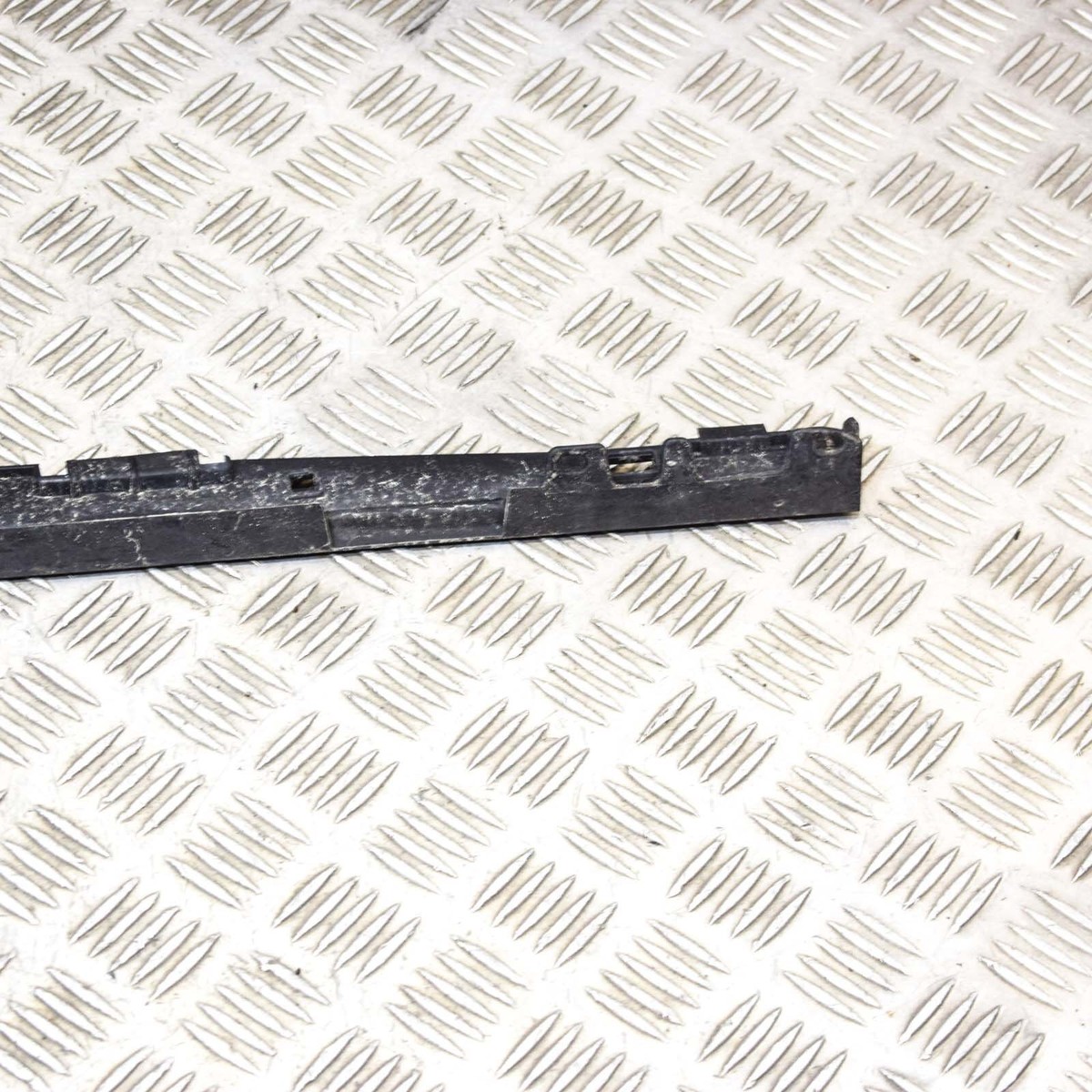 VOLKSWAGEN GOLF MK8 Sideskirt Right Bracket 5H0853494A 1.50 Petrol 
