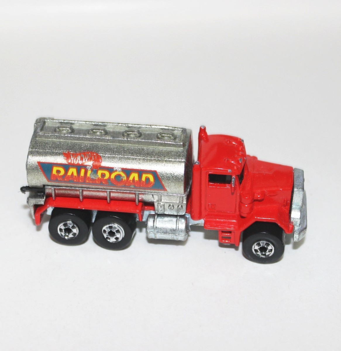 Vintage Hot Wheels 1978 Peterbilt Red Blue Railroad Oil Tank