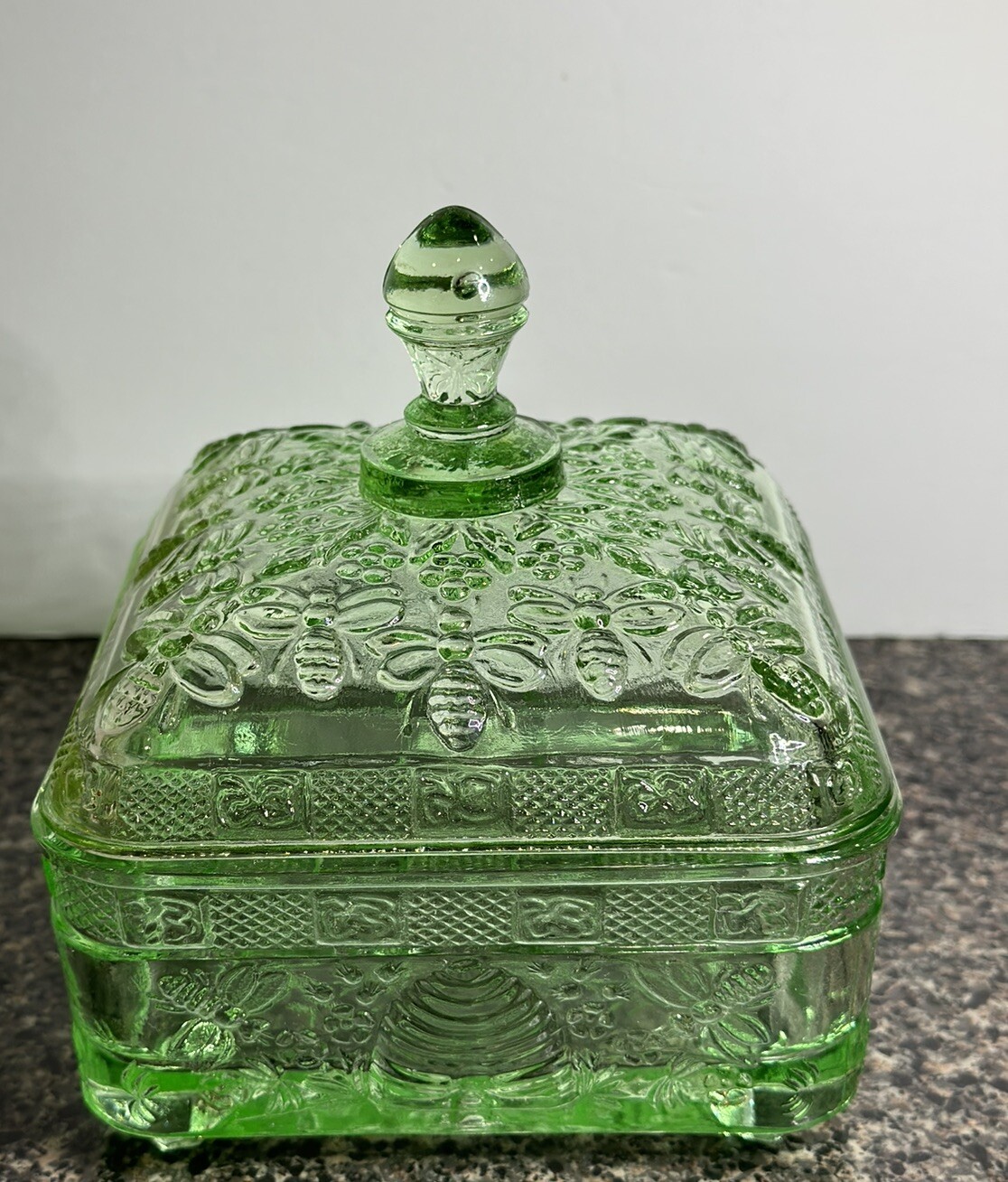 Vintage Tiara Indiana Glass Honey Bee Hive Candy Dish With Lid