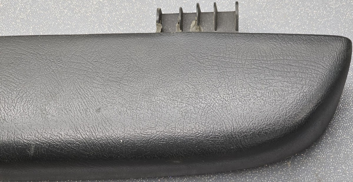1999-2002 Chevrolet GMC Silverado Tahoe Front Right Door Armrest
