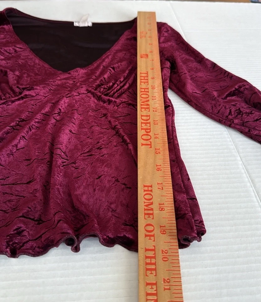 Top de terciopelo vintage Xoxo borgoña manga campana abierta caprichoso oscuro academia Foto 4 de 4