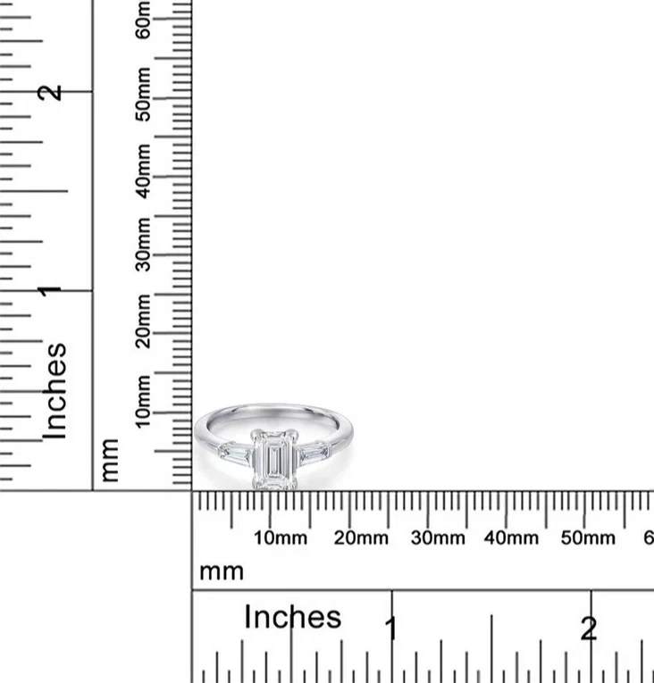 Anillo de compromiso de diamantes cultivados en laboratorio corte esmeralda central de 1,00 quilates de oro de dos tonos de 10 k Foto 4 de 4