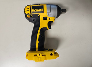 DEWALT DC820 1/2-Inch 18-Volt 18V Cordless Impact Wrench Tool