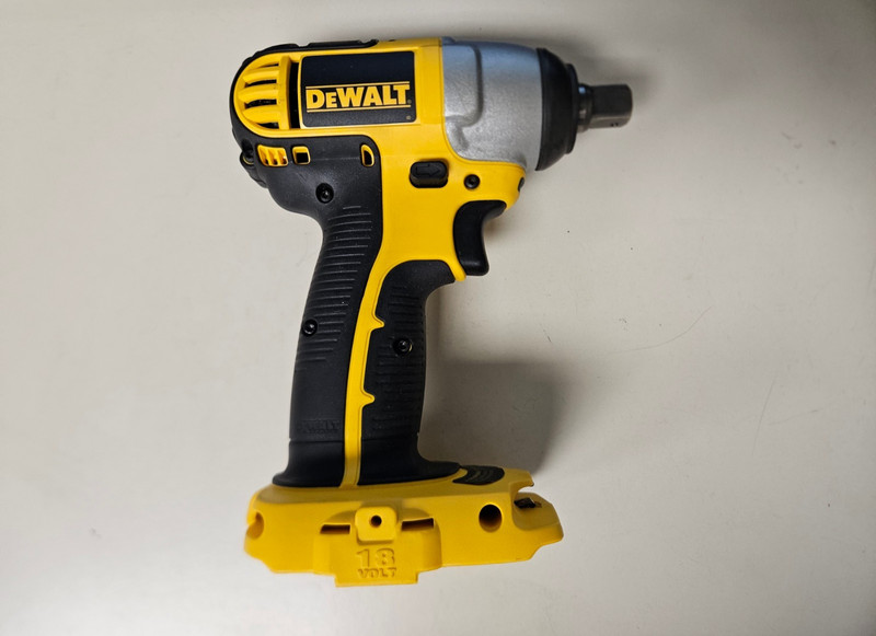 DEWALT DC820 1/2-Inch 18-Volt 18V Cordless Impact Wrench Tool