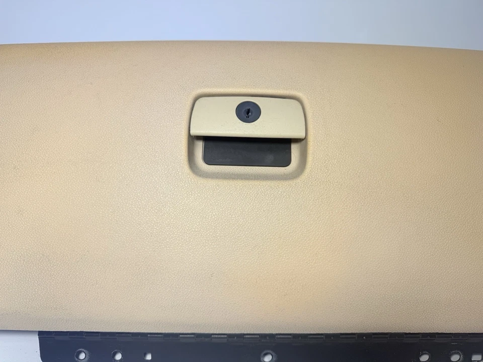 07-14 Cadillac Escalade OEM interior guantera compartimento luz cachemir Foto 3 de 4