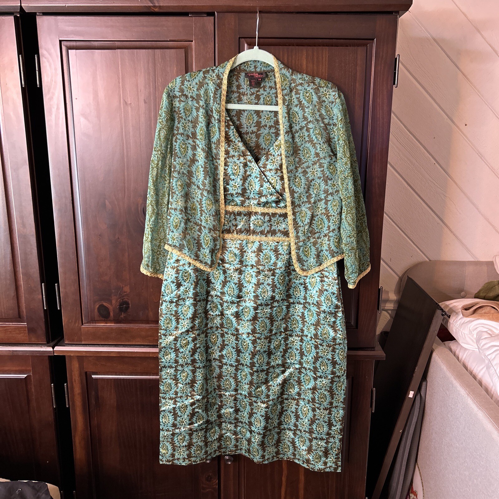 cynthia howie Silk Outfit Green Brown Gold 14 - image 1