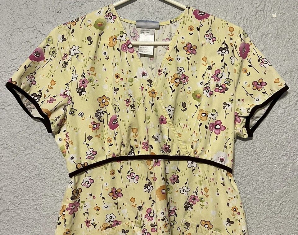 SB Scrub Top Women Small Yellow Flowers Pullover Elastic Waist V Neck - Image 2 of 4