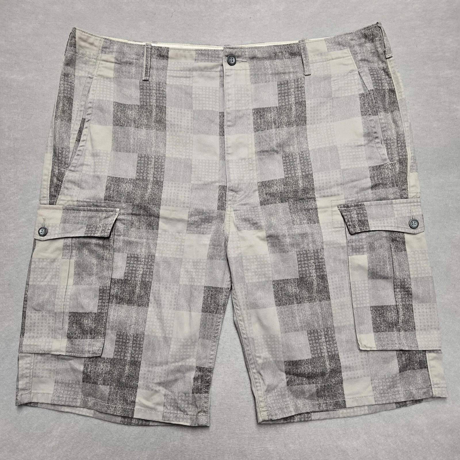Levi's Mens 42 Flat Front Cargo Shorts White Gray Plaid White Tab