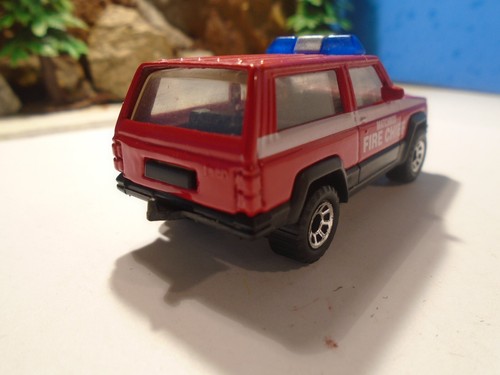 MATCHBOX 1/56 SCALE 1986 FIRE CHIEF JEEP CHEROKEE, EXCELLENT COND 5-225-1-5 - Picture 7 of 18