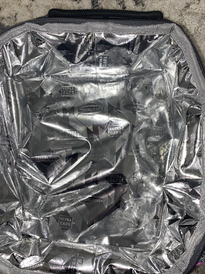 Fiambrera Arctic Zone Alto Rendimiento Doble Compartimento, ROSA INTENSO. Foto 3 de 4