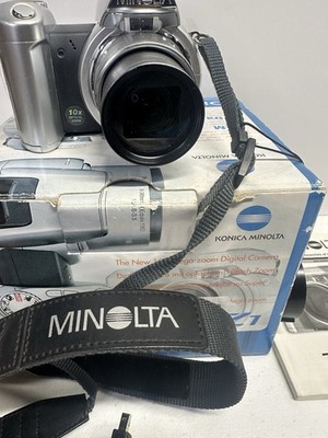 MINOLTA DiMage Z1 3.2 Mega Pixels 10X Zoom w/Strap Digital Camera