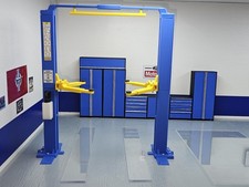 1/ 18 scale garage diorama accessories. Detailed tool boxes and 2 post lift 