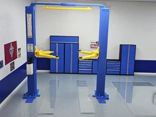 1/ 18 scale garage diorama accessories. Detailed tool boxes and 2 post lift 