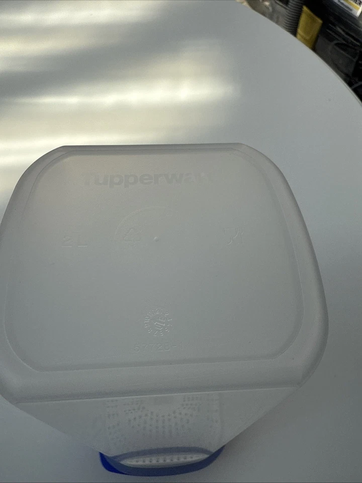 Tupperware Erfrischer mit hellblauen Deckel ohne Sieb 2 Liter - Bild 4 von 4