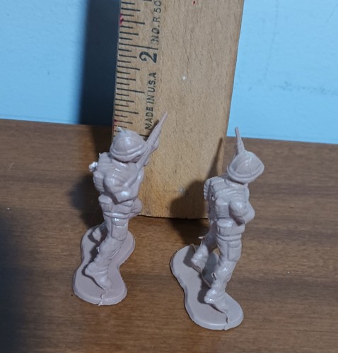 Olive Green Tan & Grey Classic Little Plastic Army Men Soldier Figures Vintage - Picture 4 of 18