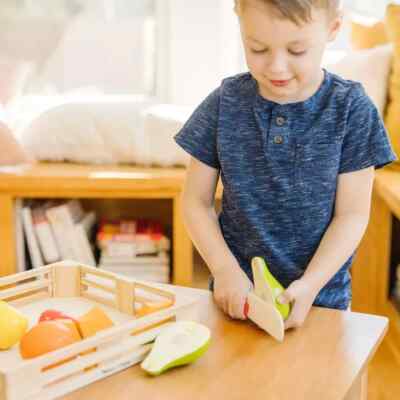 Melissa & Doug Schneide Obst Set - 17-teiliges Set, bunte Etiketten, 14021