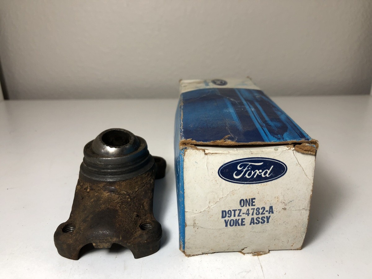 NOS 79-97 Ford Bronco F-150 F250 F350 Double Cardan Spicer CV Centering  Yoke OEM