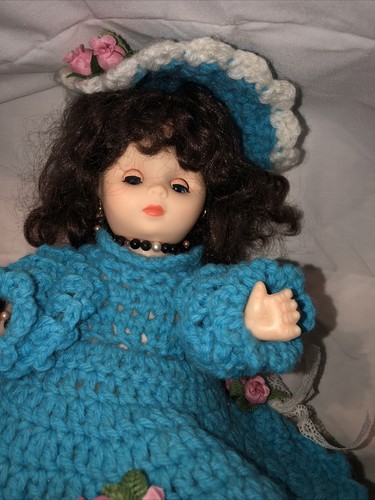 Vintage Handmade Crochet Blue & White Full Ruffled Dress Sleepy Eyes 13" Doll - Picture 5 of 11