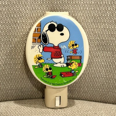 Vintage Peanuts Snoopy Joe Cool 4 Watt Plug In Night Light On/Off Switch