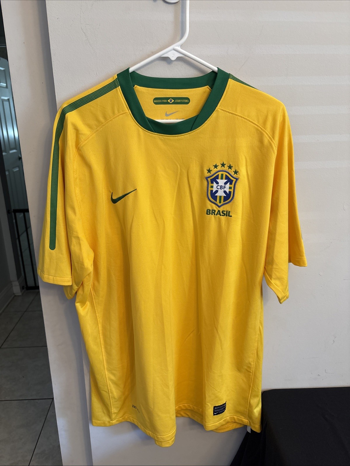 Men’s Yellow Short Sleeve Rugby Shirt/Jersey Nike Dry Fit Brasil Size Xl