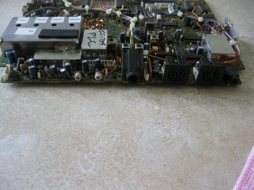 Unità Icom IC-735 PLL in ottime condizioni e funzionante come dovrebbe - Immagine 2 di 3