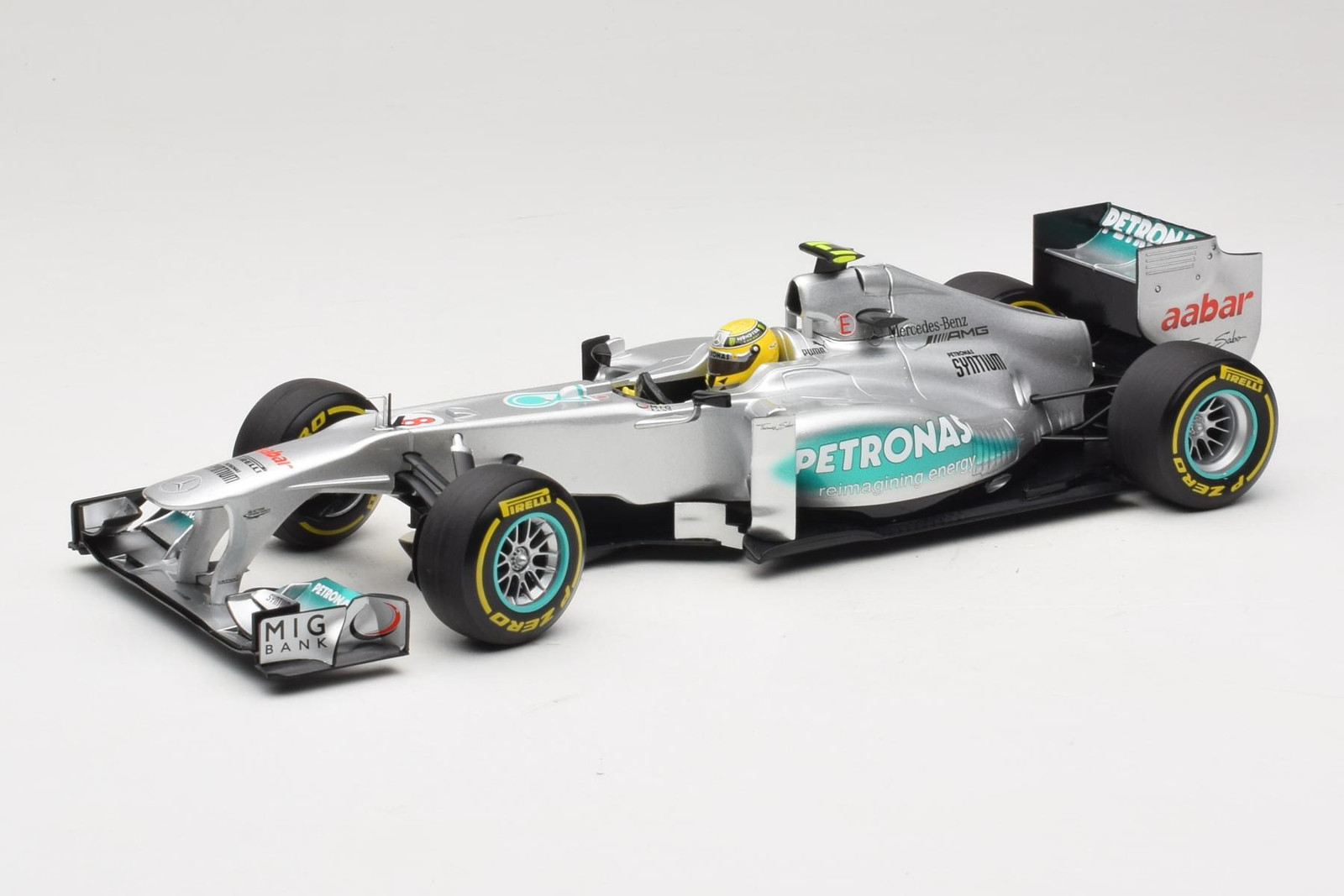 110120078 Mercedes W03 n8 N. Rosberg Showcar 2012 Minichamps 1/18