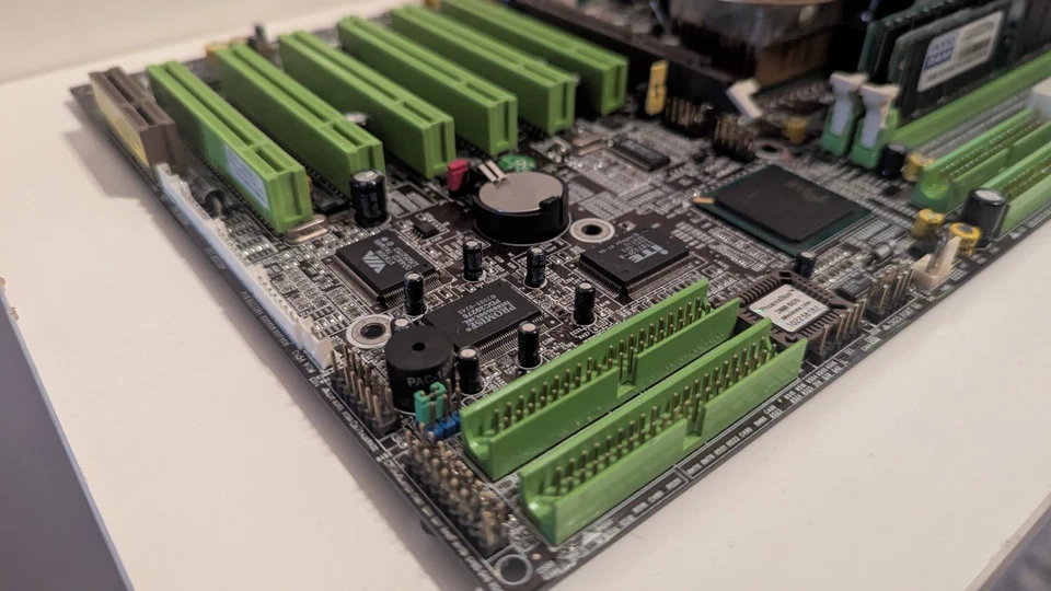 Chaintech Zenith 9EJS1-00ZCC mit Intel Celeron 2,8 und 2x512MB Ram Sockel 478 - Bild 2 von 4