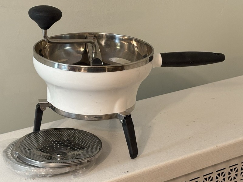 EUC OXO Good Grips Stainless Steel Food Mill For Puree Sauces & Soup W/ 3 Discs