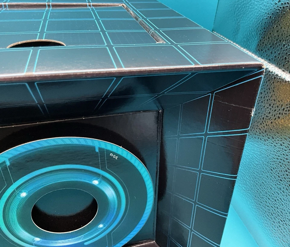 TRON Limited Edition Cube - Play.com Exclusive Tron + Tron Legacy Blu-ray Set - Image 2 of 4