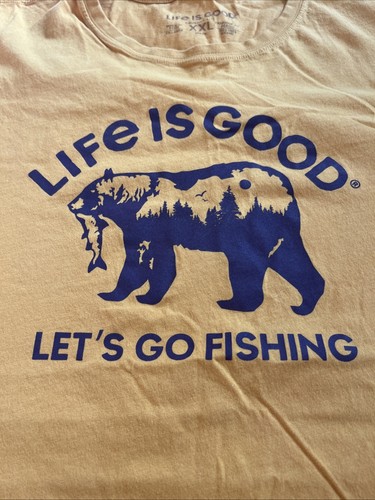 T-shirt uomo XXL 2XL Life Is Good Let's Go Fishing grafica orso frantoio-lite - Foto 2 di 4