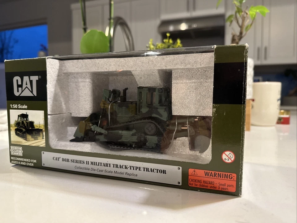 Cat D8R Series II Military Track Type Tractor Diecast 1:50 Scale Model NorScot. - Image 3 of 4