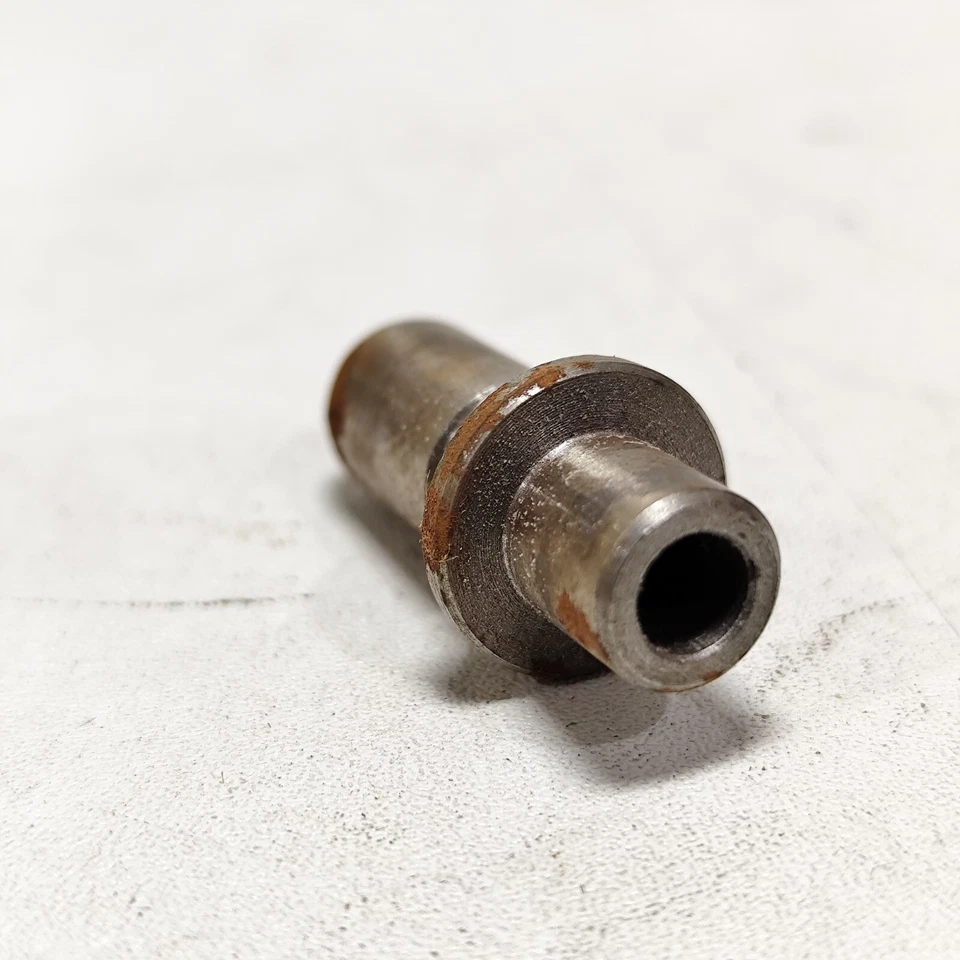 Guía de válvula de escape original Honda S90 CT90 NUEVO EN STOCK 1 pieza genuina P/N 12023-028-330 Foto 3 de 4