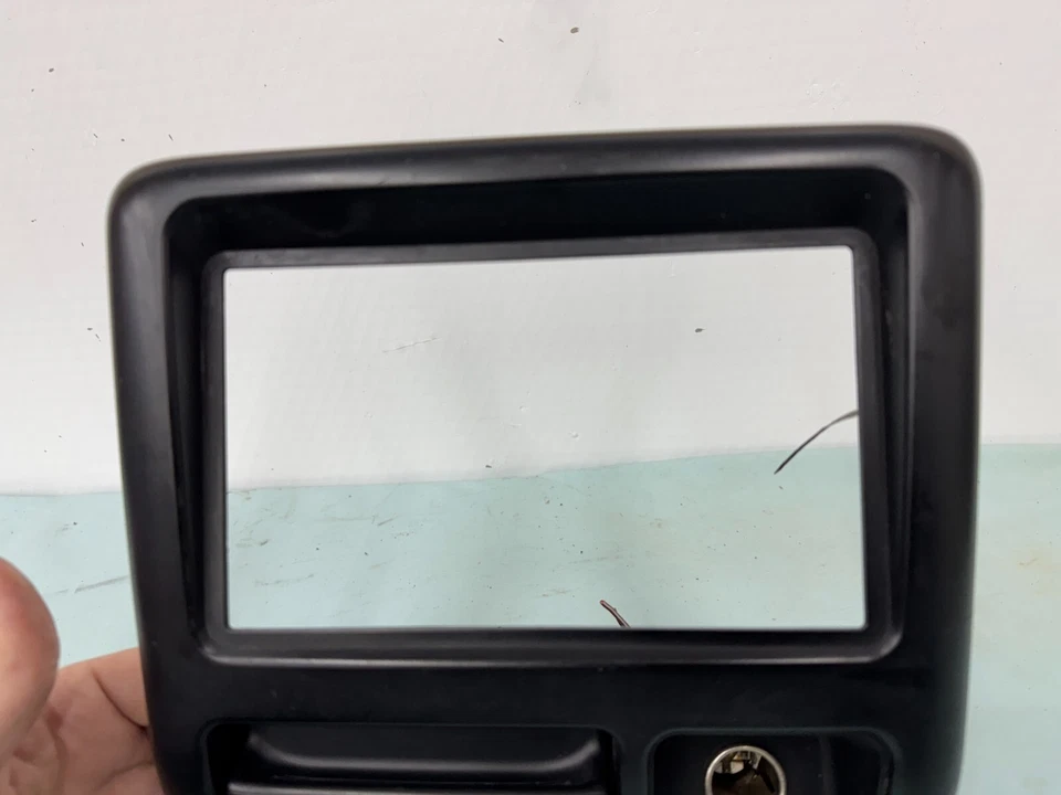 Isuzu Rodeo Radio Borde Bisel 1998-2002 con Bandeja de Cenizas y Encendedor de Cigarrillos Foto 4 de 4